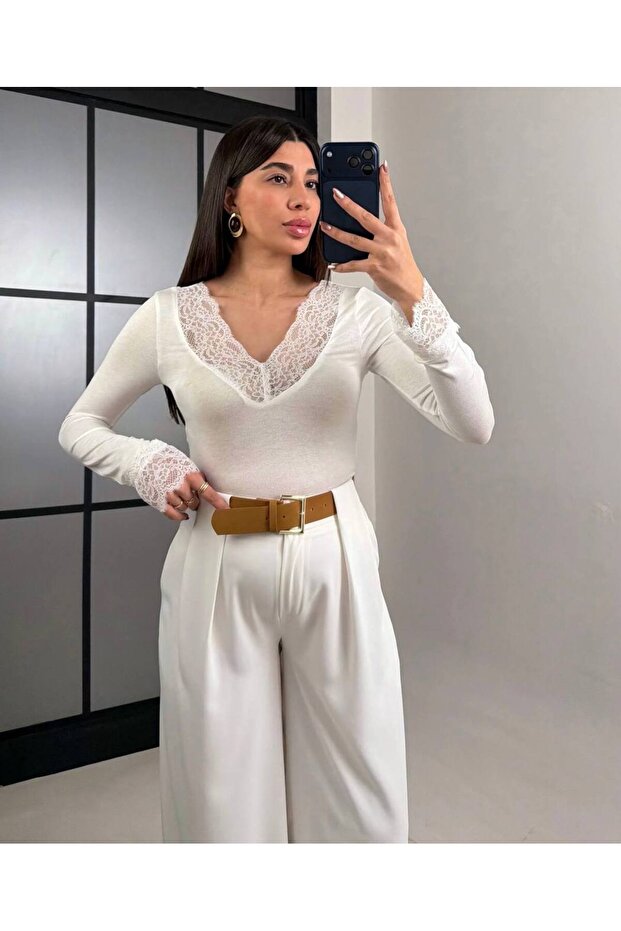 بلوزة من الكشمير المزخرف بالدانتيل