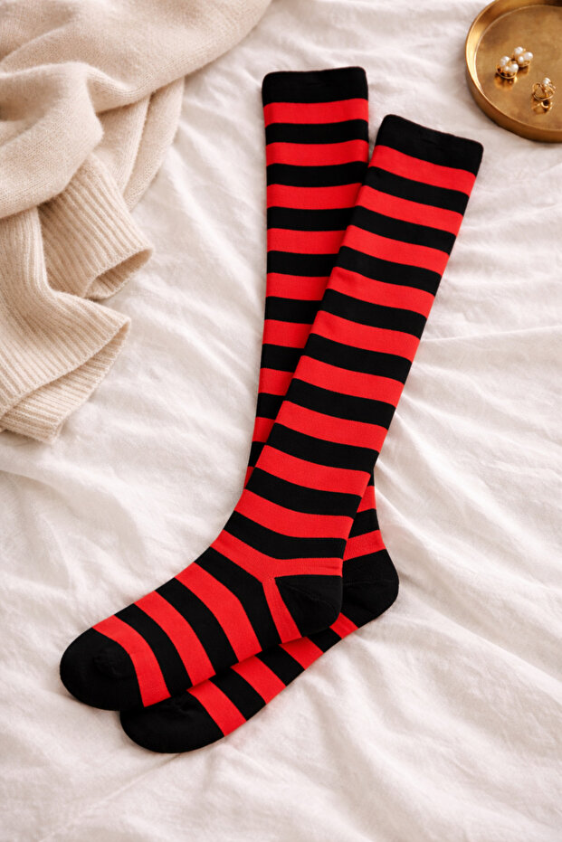 Black Red Circles Patterned Knee Socks - 2