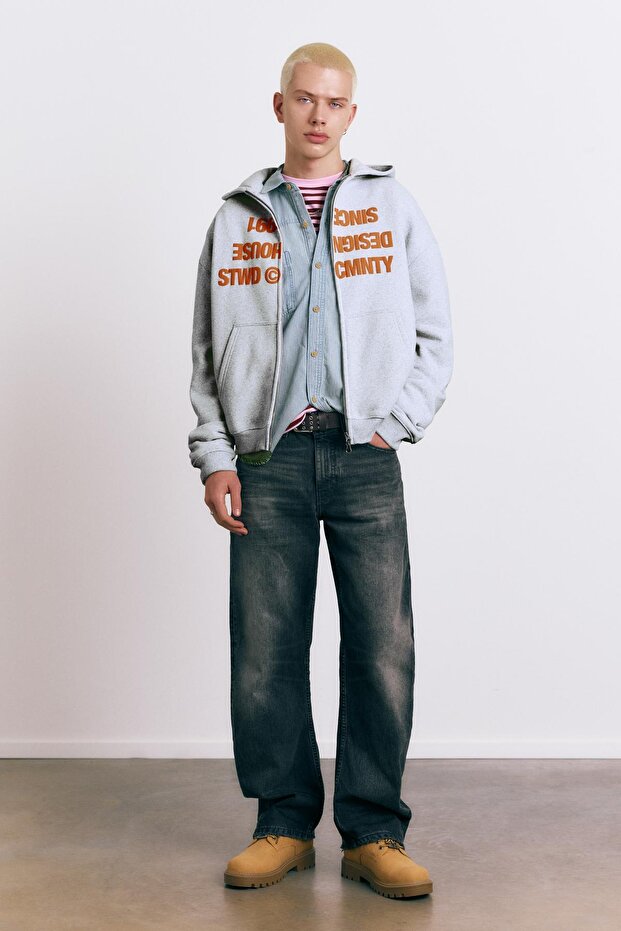 Kapüşonlu fermuarlı yazılı sweatshirt - 3