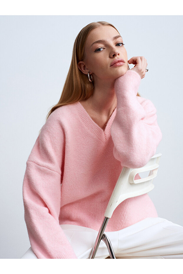 10645 V-Neck Wool Blend Sweater-Pink