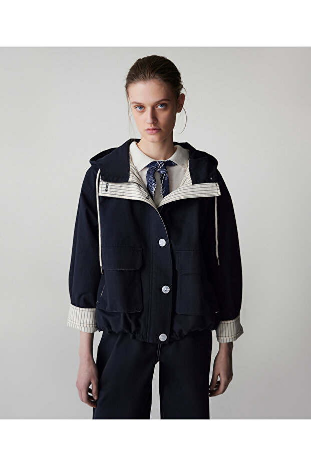 Geniş cepli kapüşonlu mont - 1