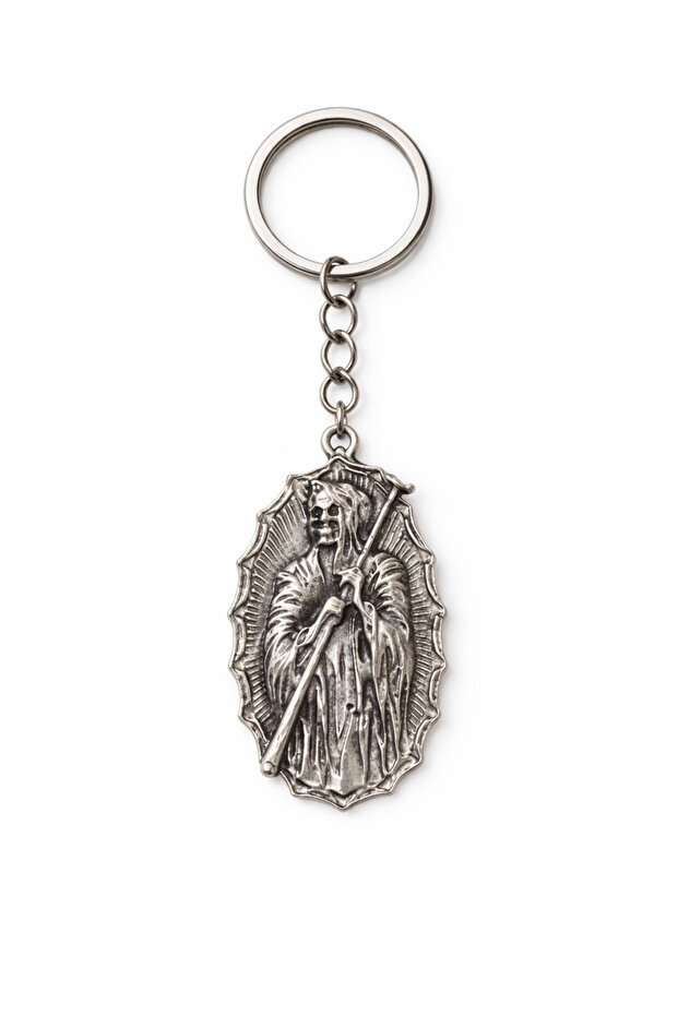 Detailed Metal Figure Keychain – Oval Shape Design