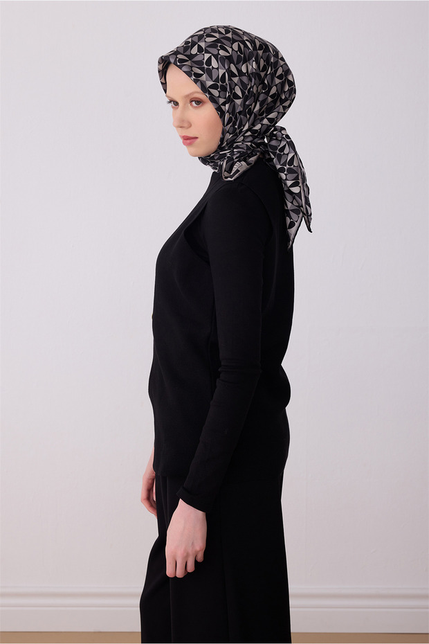 وشاح حرير تويل أسود بنمط أوبجي 100% 4322 - 85
