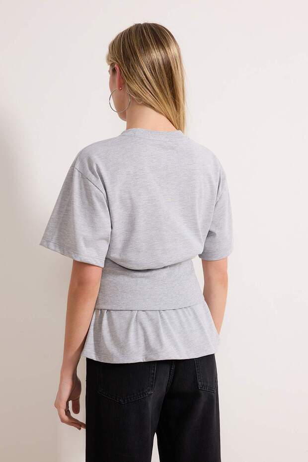 Gri Melanj Fitted/Vücuda Oturan Düşük Kol Kısa Kollu Tok %100 Pamuk Örme T-Shirt TWOSS26TS00046 - 4
