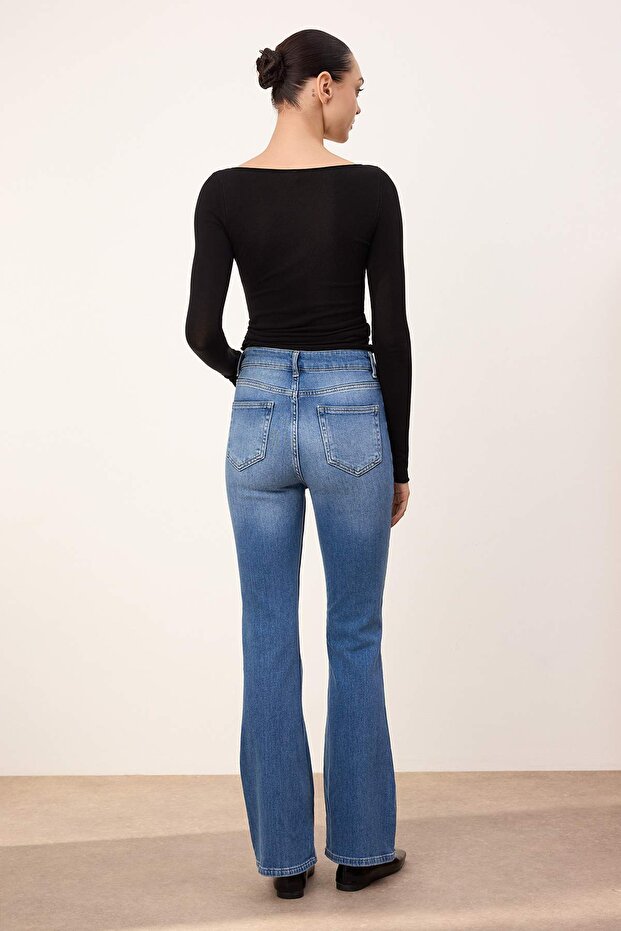 Trendyolmilla Wardrope Essentials Mavi DÖKÜMLÜ Yüksek Bel Orta Esnek Flare Jeans TWOSS26JE00106 - 8
