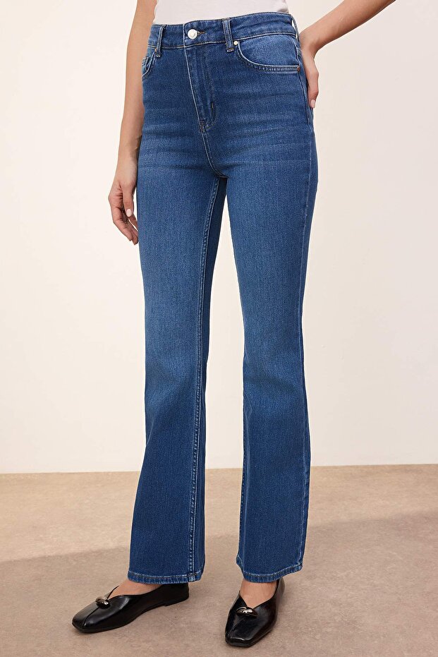 Trendyolmilla Wardrope Essentials Koyu Mavi DÖKÜMLÜ Yüksek Bel Orta Esnek Flare Jeans TWOSS26JE00106 - 7