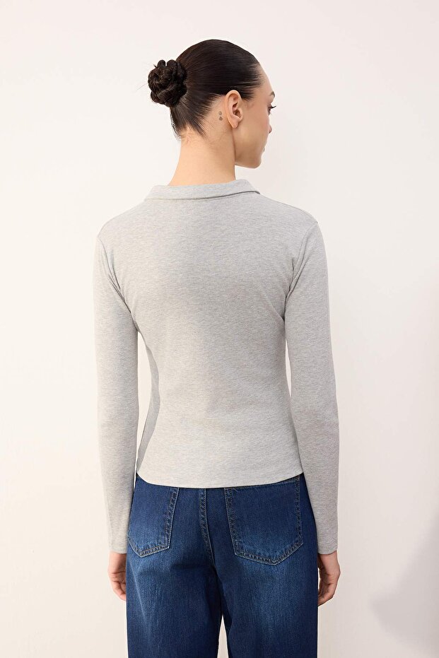 Wardrobe Essentials-Gri Melanj Fitted/Vücuda Oturan Polo Yaka Örme Bluz TWOSS26BZ00066 - 4