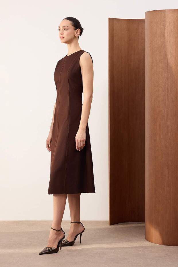 Wardrobe Essential Kahverengi Düz Kontrast Dikiş Detaylı Midi Dokuma Elbise TWOSS26EL00130 - 2