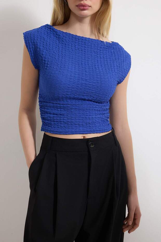 Saks Dokulu Kayık Yaka Büzgülü Kolsuz Esnek Örme Bluz TWOSS25BZ00485 - 3