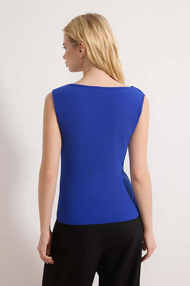 Saks Fitted/Vücuda Oturan Degaje Yaka Kolsuz Aksesuar Detaylı Esnek Örme Bluz TWOSS26BZ00265 - 4