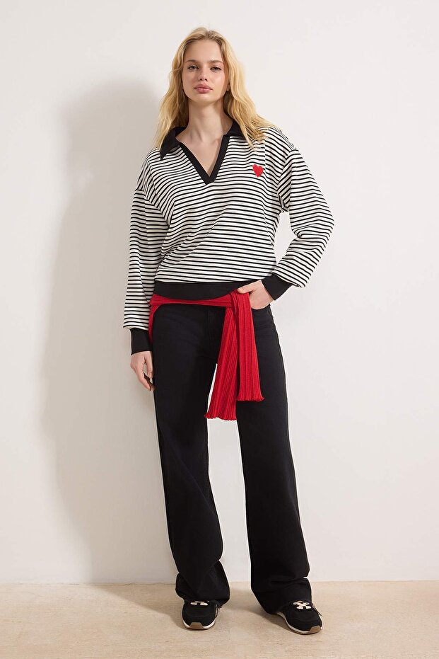 Siyah Çizgili Kalp Nakışlı Regular/Normal Kalıp Örme Sweatshirt TWOAW26SW00003 - 1
