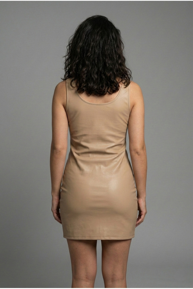 Rochie mini strânsă din piele artificială bej - 2