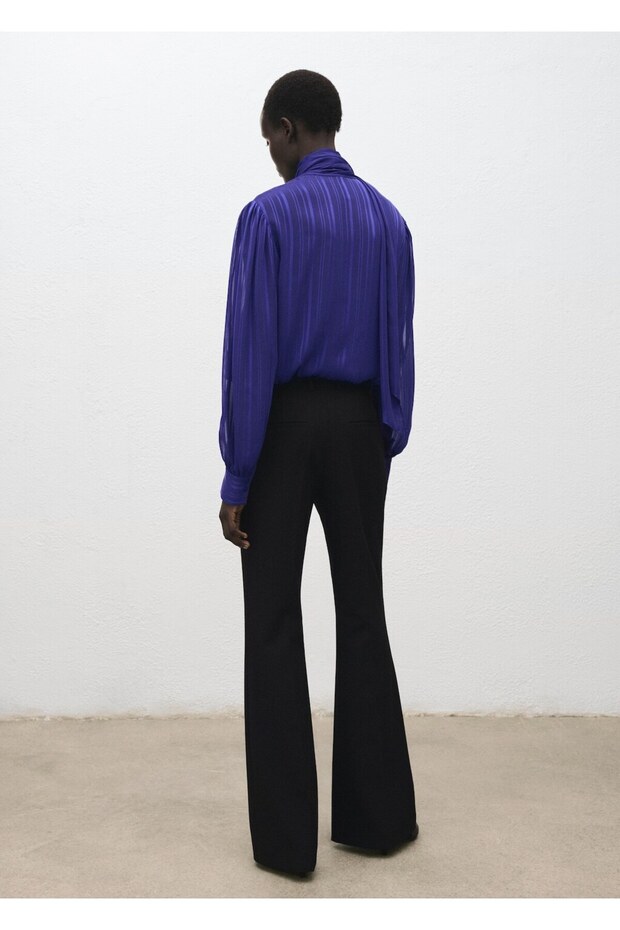 Çizgili fular detaylı bluz - 4