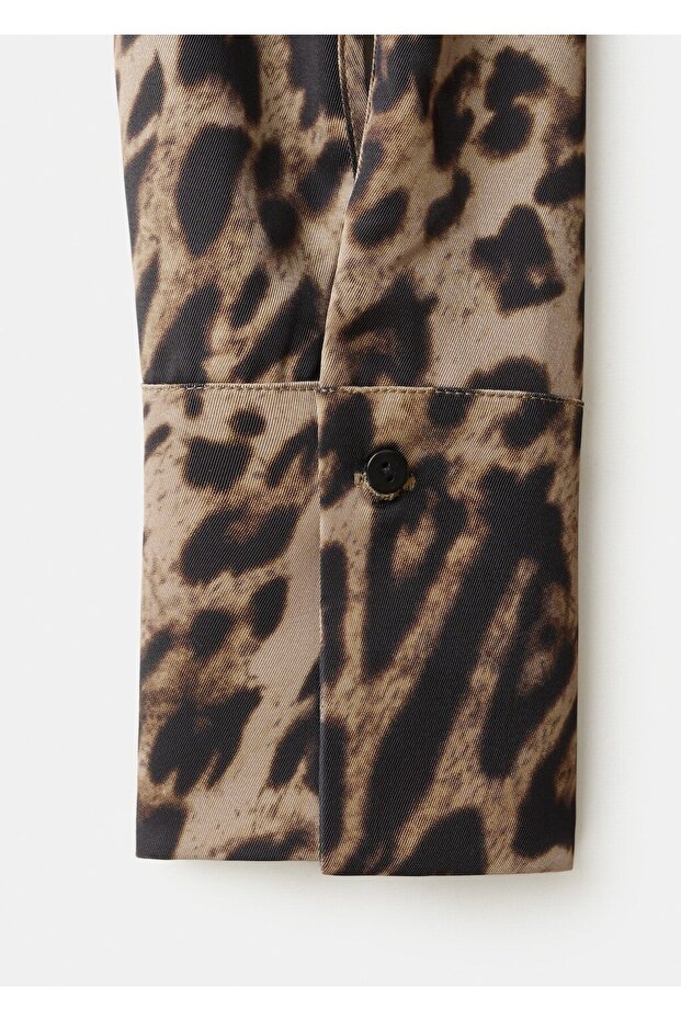 Hayvan desenli fularlı bluz - 5