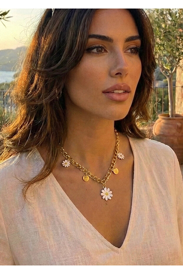 Women's Daisy Motif Acrylic Stone Adjustable Necklace Dbkl1080