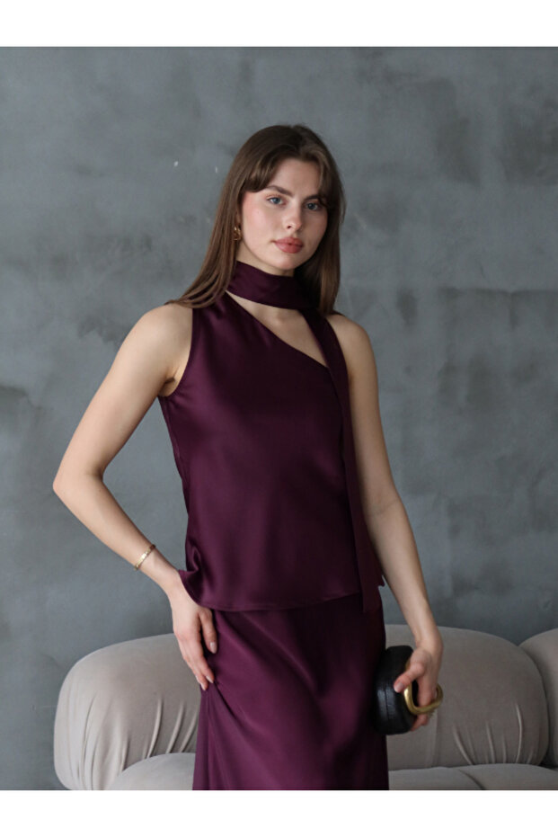 بلوزة من الساتان مع شال - 2