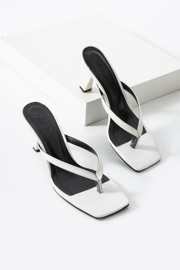Women's White Thin Strap Blunt Toe Flip-Flop Heeled Slippers Vela