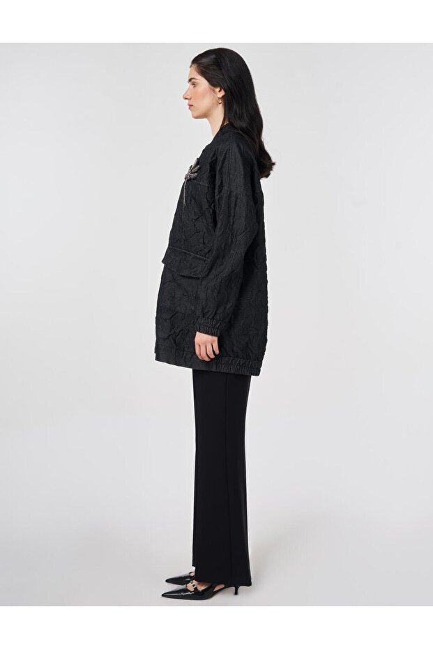 سترة بياقة جامعية بنمط منقوش باللون الأسود - 3