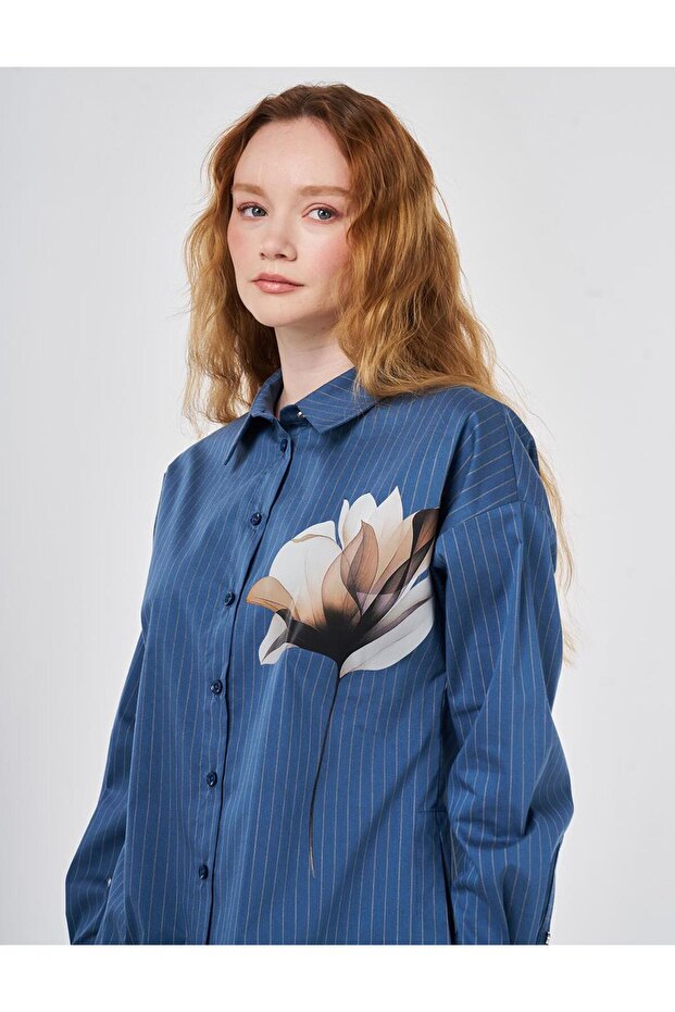 بلوزة قطنية بنمط خطوط باللون النيلي - 7