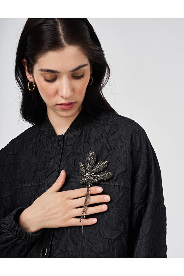 سترة بياقة جامعية بنمط منقوش باللون الأسود - 6