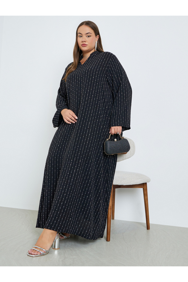 جلابية مزينة بياقة، مقاسات كبيرة - 1