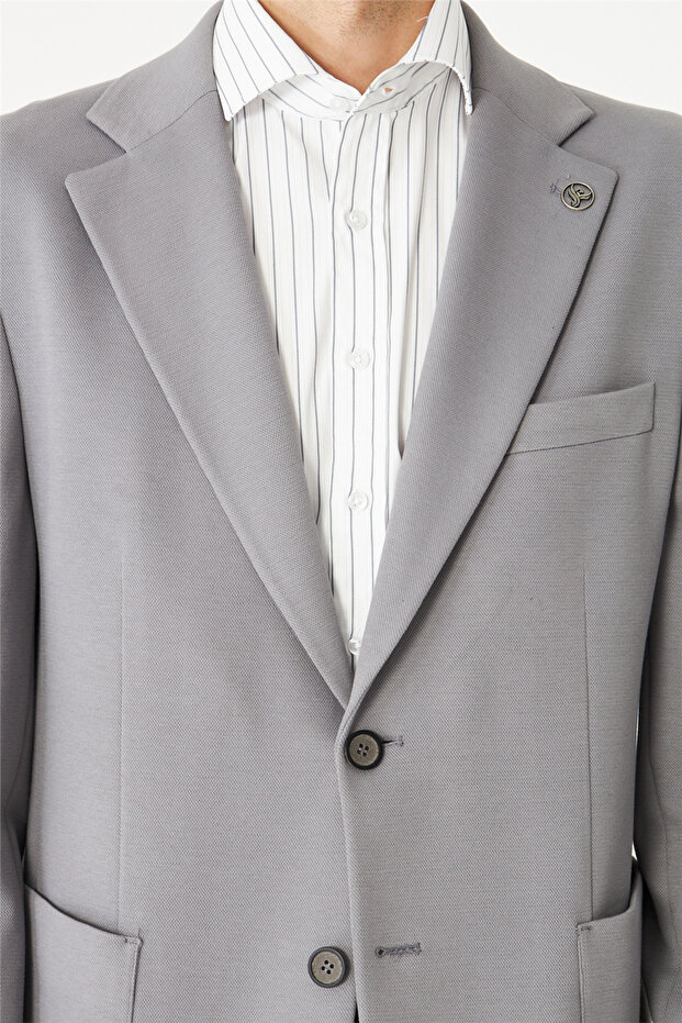 سترة بليزر باللون الرمادي الكلاسيكي - 2