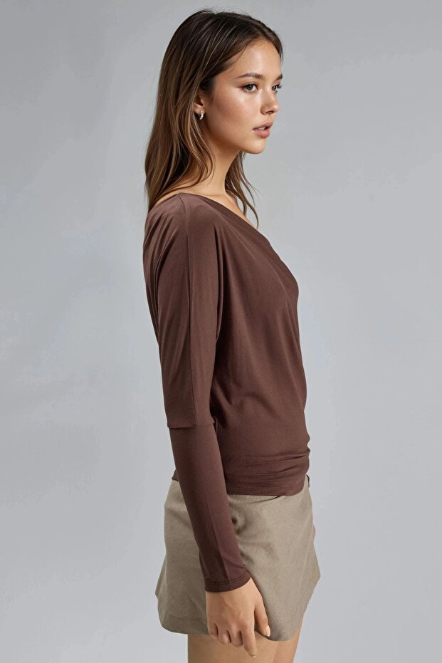 BUSEM Kayık Yaka Dökümlü Bluz - 6