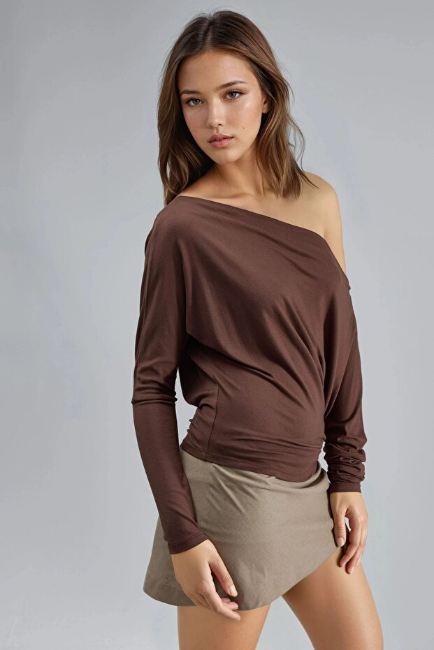 BUSEM Kayık Yaka Dökümlü Bluz - 4