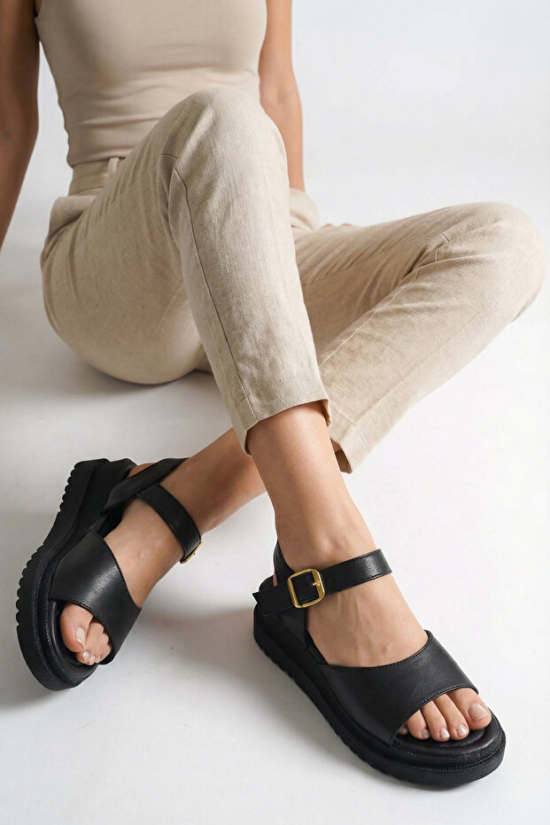 Women's sandals are lightweight, stylish, and comfortable