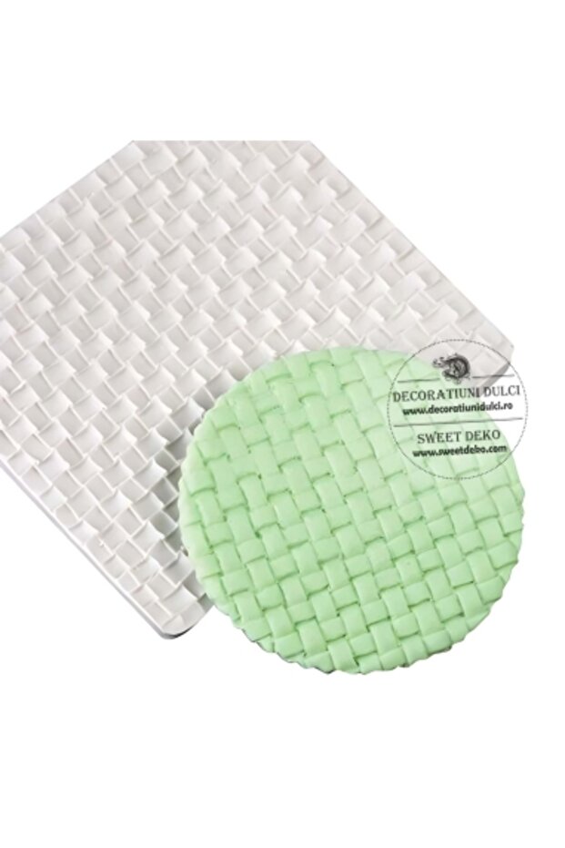 Small square braid pattern molding - 1