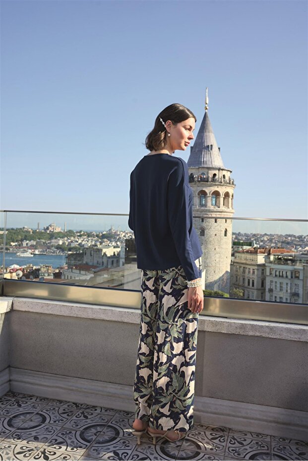 طقم بيجامة بأكمام طويلة ورقبة على شكل حرف V - 8