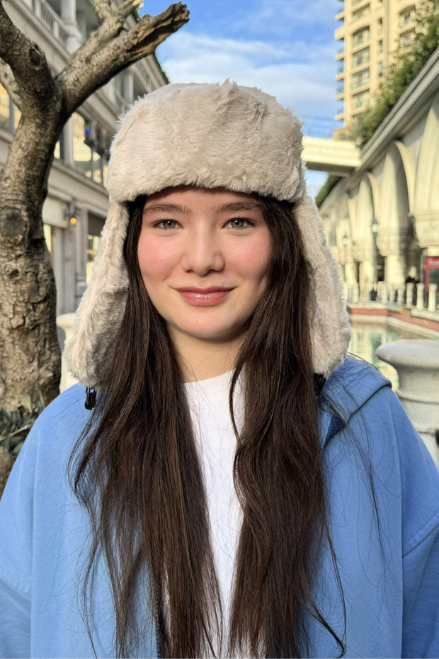 Young Beige Plush Pilot Hat | Unisex Trendy Winter Ushanka Model with Headphones