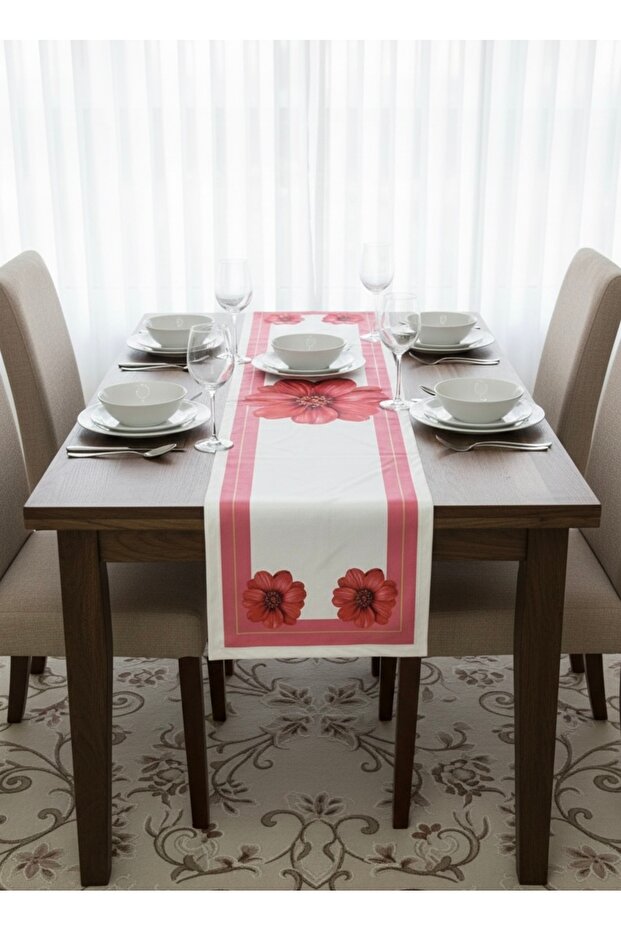 مفرش طاولة مزخرف بنمط الخشخاش مطبوع رقميًا - 1