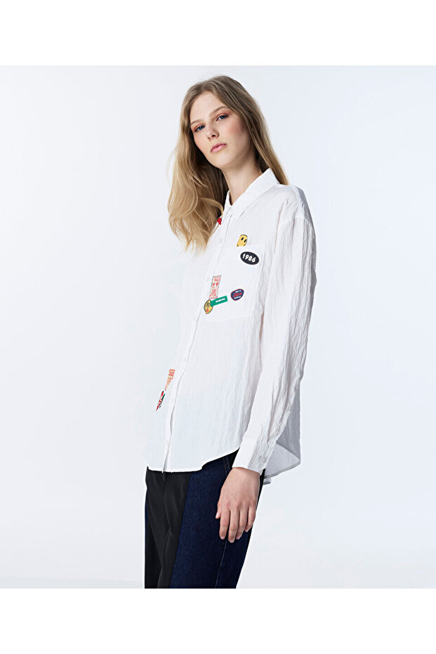 KIRIŞIK EFEKTLİ VE PATCH'Lİ GÖMLEK - 5