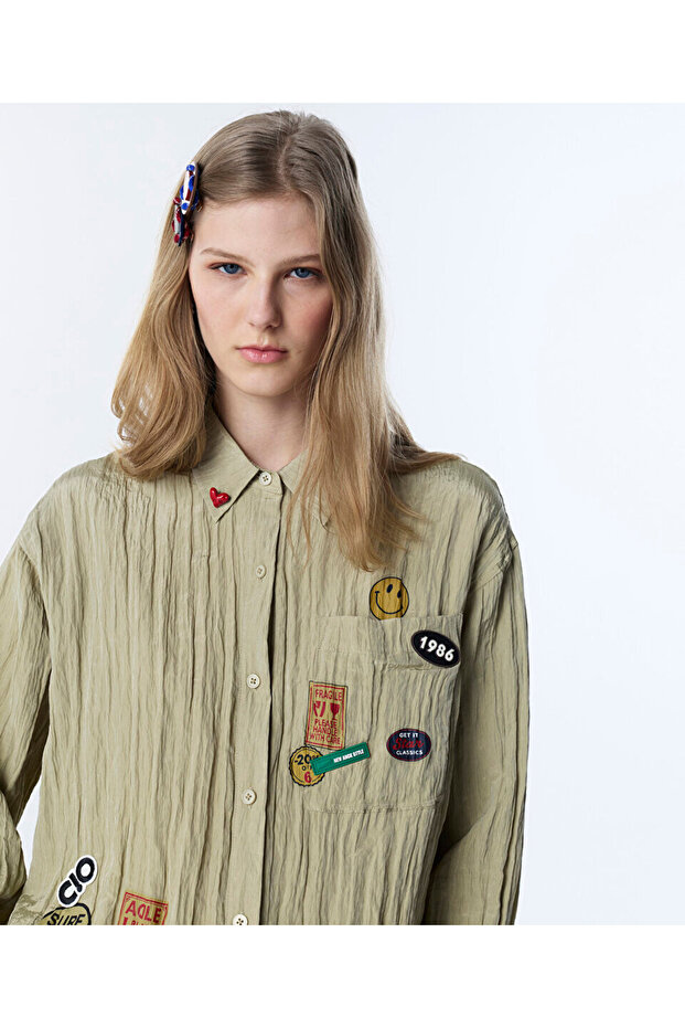 KIRIŞIK EFEKTLİ VE PATCH'Lİ GÖMLEK - 6