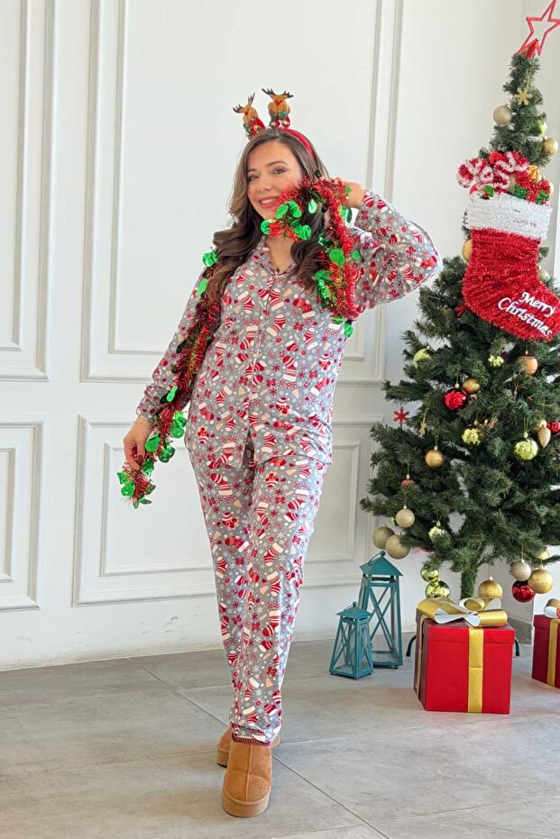 طقم بيجامة منقوشة مع جوارب - 3