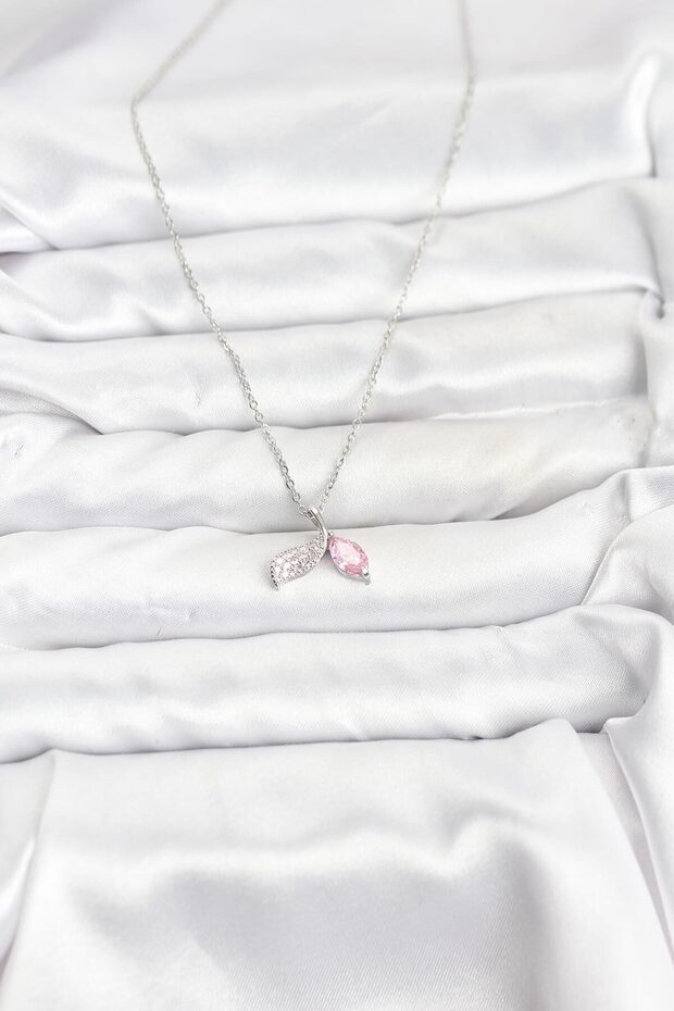 Zircon Fish Tail Women's Necklace with Silver Steel Chain for Elegant Necks