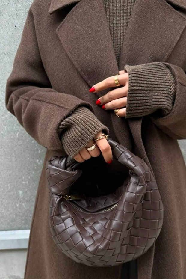 حقيبة يد صغيرة منسوجة بنمط مميز - 1