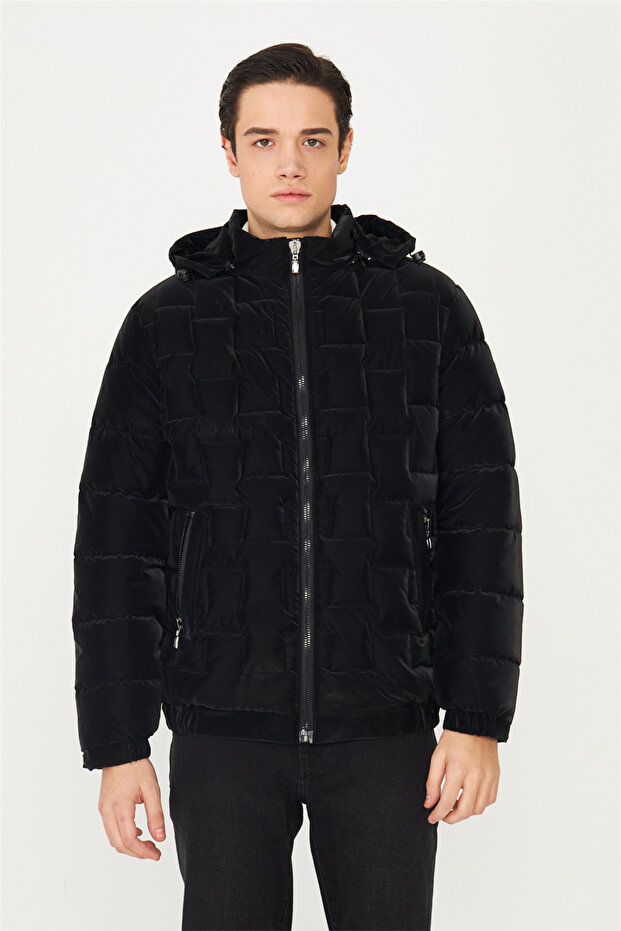 Siyah Kapşonlu Kaban - 1