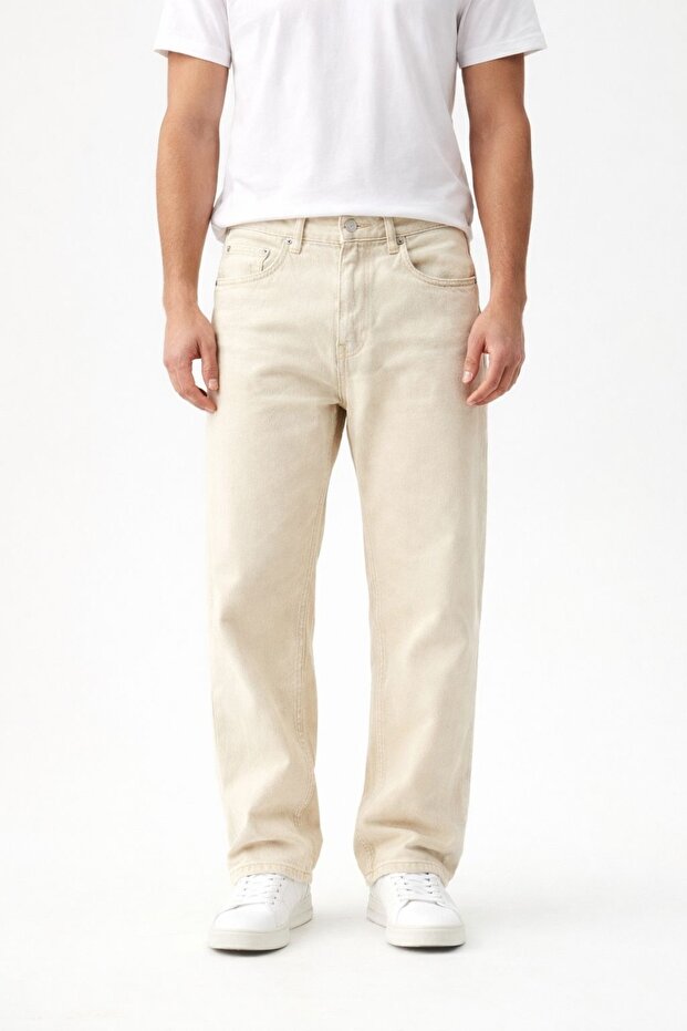 Men's Washable Cream Baggy Jeans with a Casual Fit for Everyday Wear.