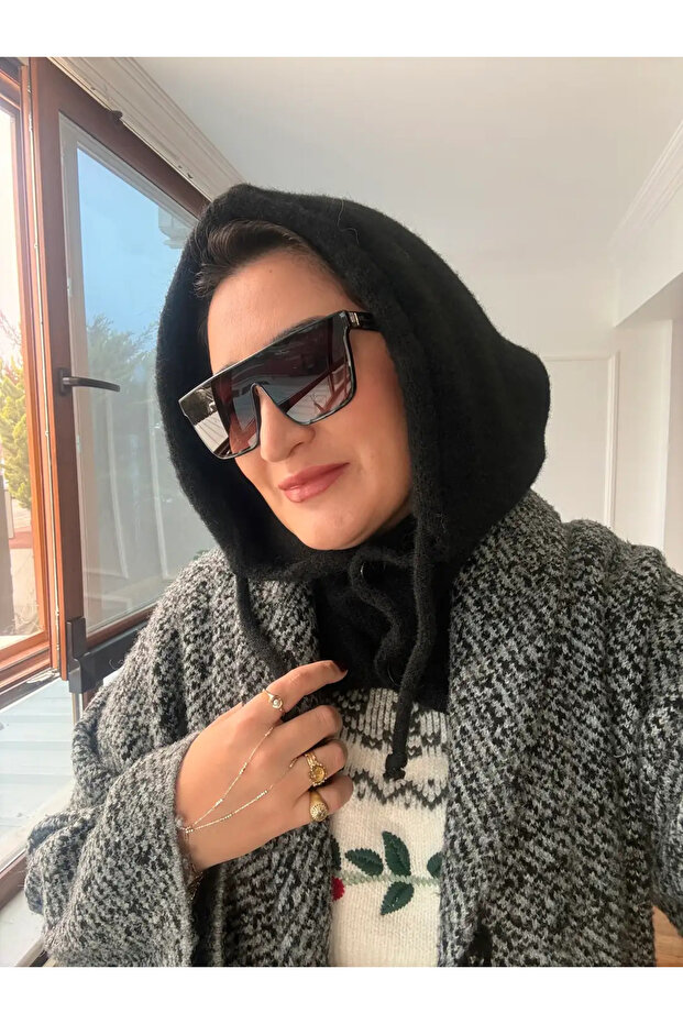 بالاكلافا سوداء بأزرار