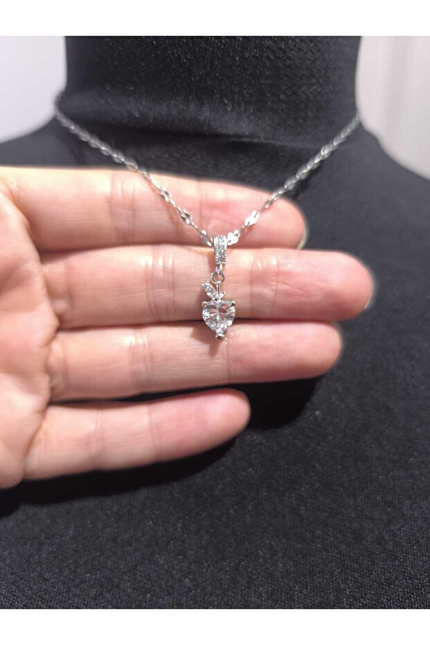 Heart and Stone Stainless Steel Necklace – Elegant and Stylish Design