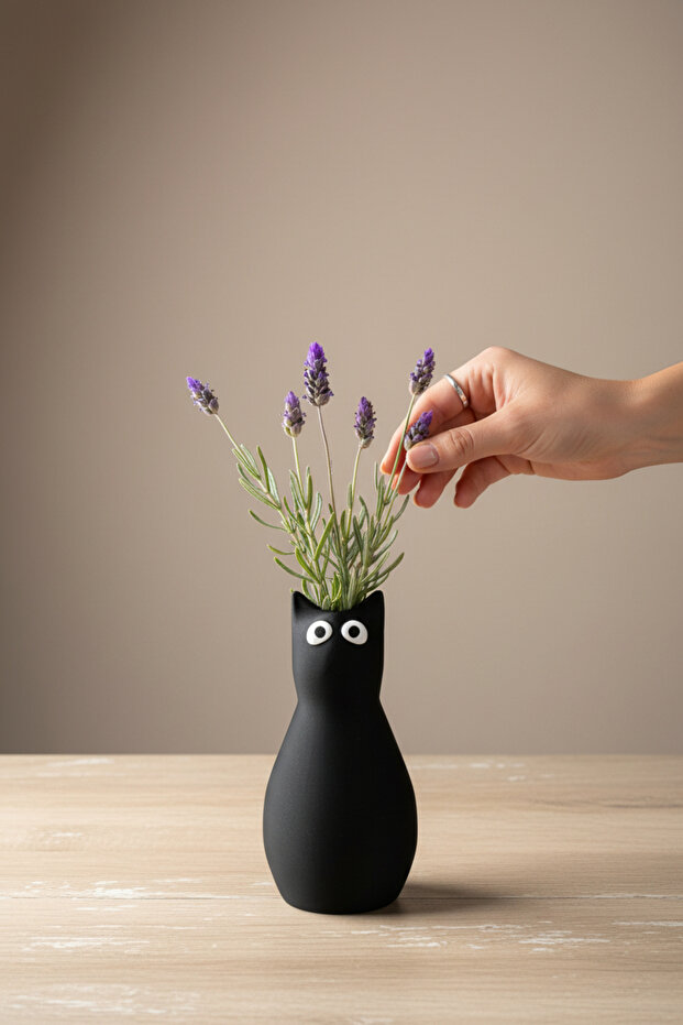 Cat Figured Design Vase Black