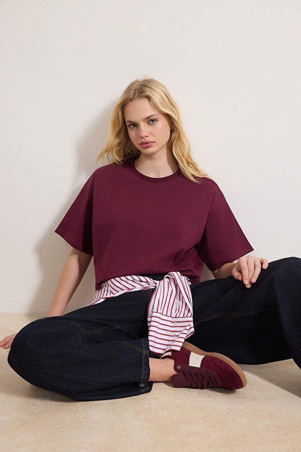 Trendyolmilla  Mürdüm Relaxed/Rahat Kalıp %100 Kalın Pamuklu Crop Örme T-Shirt TWOSS23TS00038 - Görsel 2