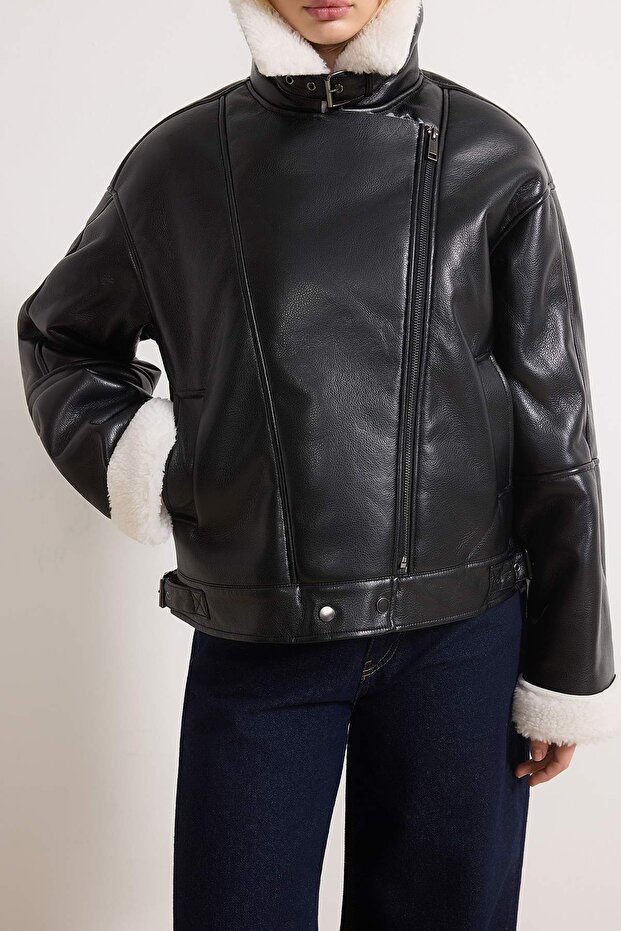 Siyah Oversize Kalıp Peluş Detaylı Suni Deri Biker Ceket Mont TWOAW25MO00001 - 3