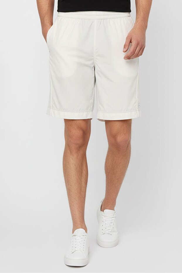 شورت رجالي أساسي بشعار العلامة التجارية، كريمي - 4