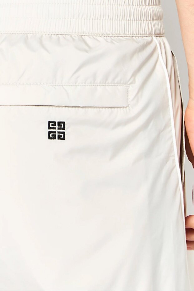 شورت رجالي أساسي بشعار العلامة التجارية، كريمي - 5