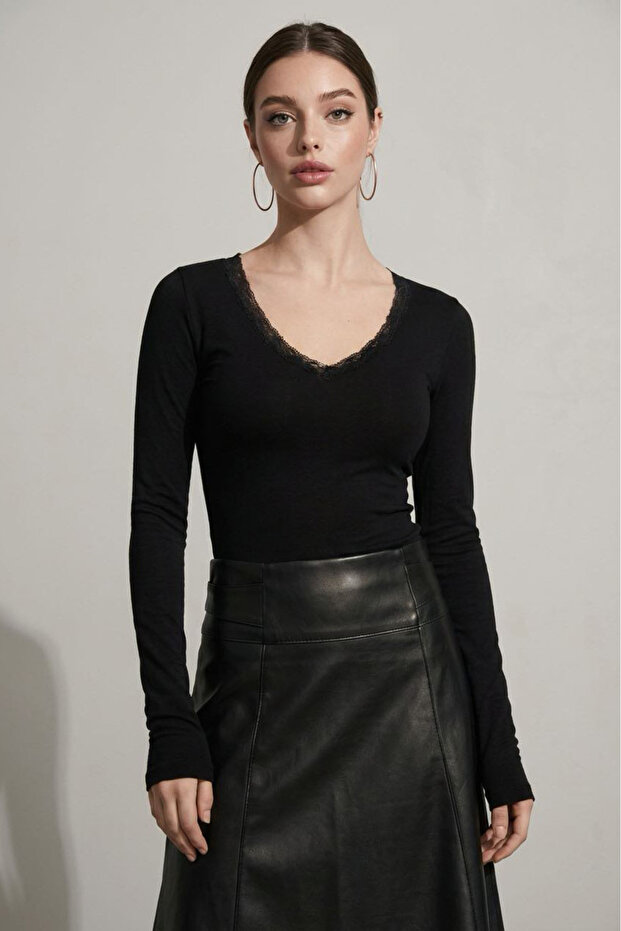 Black V-Neck Lace Women's Blouse Sh354