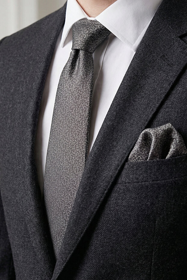 ربطة عنق ومنديل بنمط ميكرو باللون الرمادي - 1