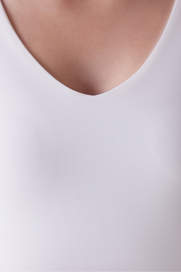 V Neck Beyaz Üst - 4